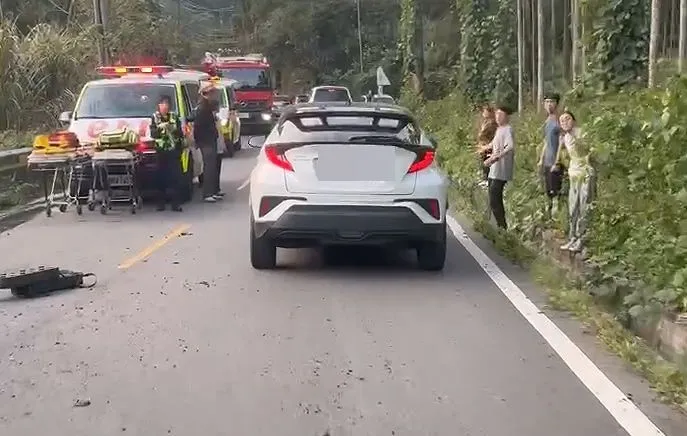 救护车及消防车到场救援。翻摄记者爆料网