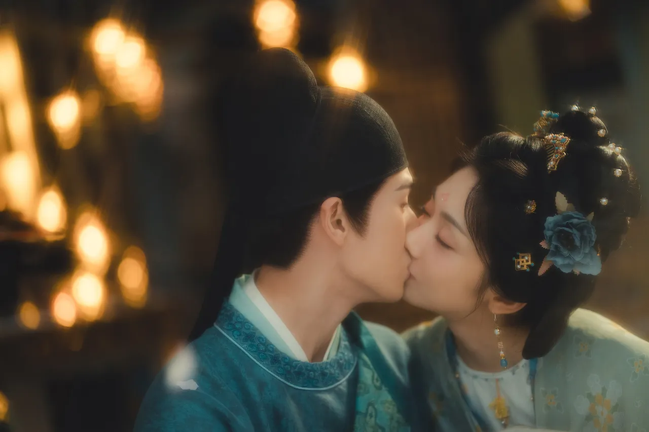 王影璐（右）李昀锐（左）唯美「花瓣吻」掀讨论热潮。爱尔达电视提供