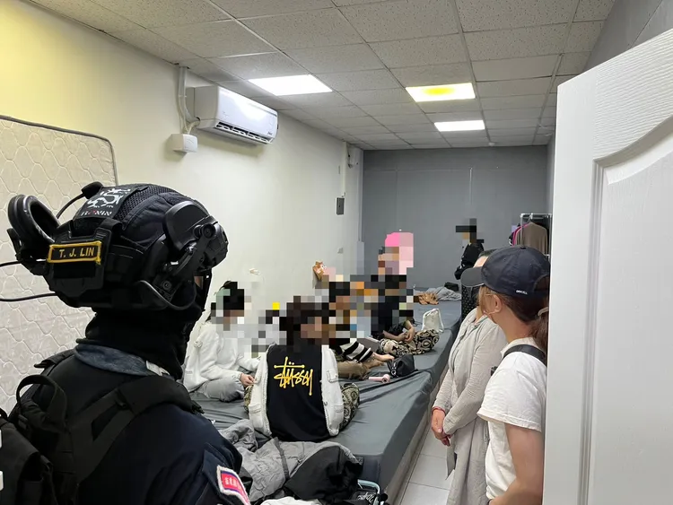 江男1家3口以傳播公司為名義，安排泰國女子來台陪酒、性交易。民眾提供