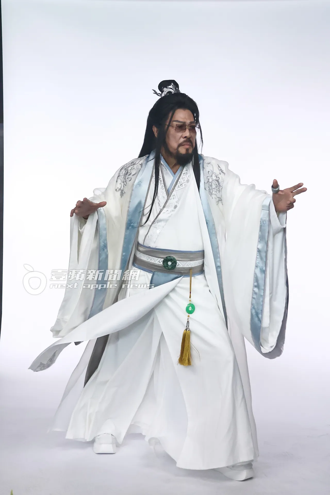 张菲对自己古装仙尊造型觉得新鲜及特别。黄威哲摄