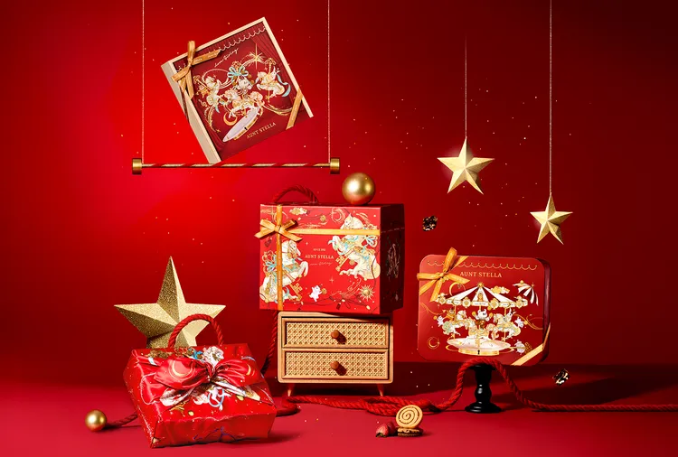 Aunt Stella Aunt Stella 以「木马展翼」为主题，象征幸福驰骋、梦想启程，温暖呈献全新系列礼盒。业者提供