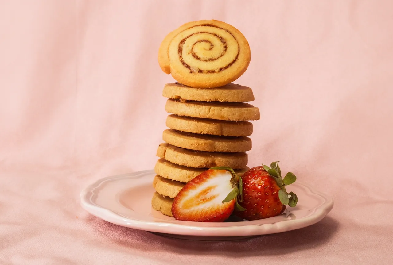 Aunt Stella诗特莉即日起推出应景的「草莓卷心饼干」。业者提供