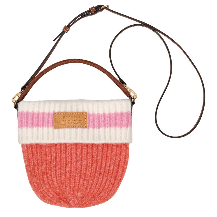 Longchamp Le Pliage Cocooning系列斜背包，1萬3100元。品牌提供