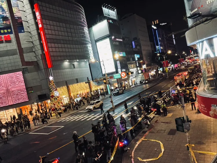 黑衣男北捷丢烟雾弹！再闯中山砍人　黄国昌、柯文哲发声了