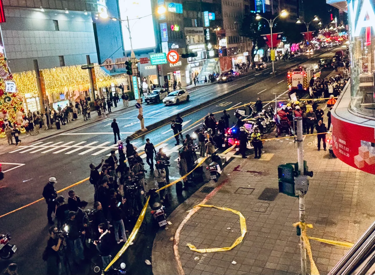 北捷掷弹砍人｜黑衣男丢烟雾弹再闯中山砍人　黄国昌、柯文哲发声了