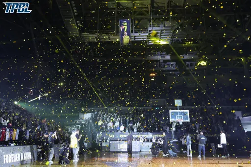 「Linsanity Forever」林书豪球衣退休仪式　林书豪开玩笑明年也许会当啦啦队