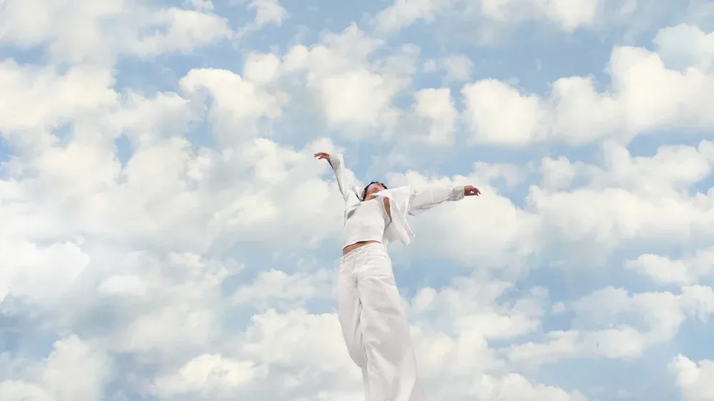 「云之舞者」成2026年度代表色　专家：全世界都累了