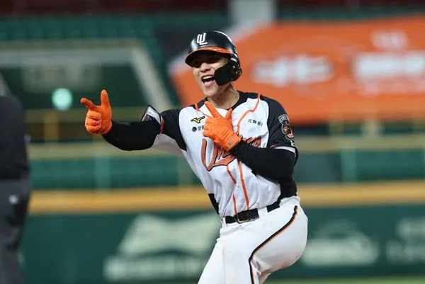 富邦悍將爭取林岱安。  統一獅提供