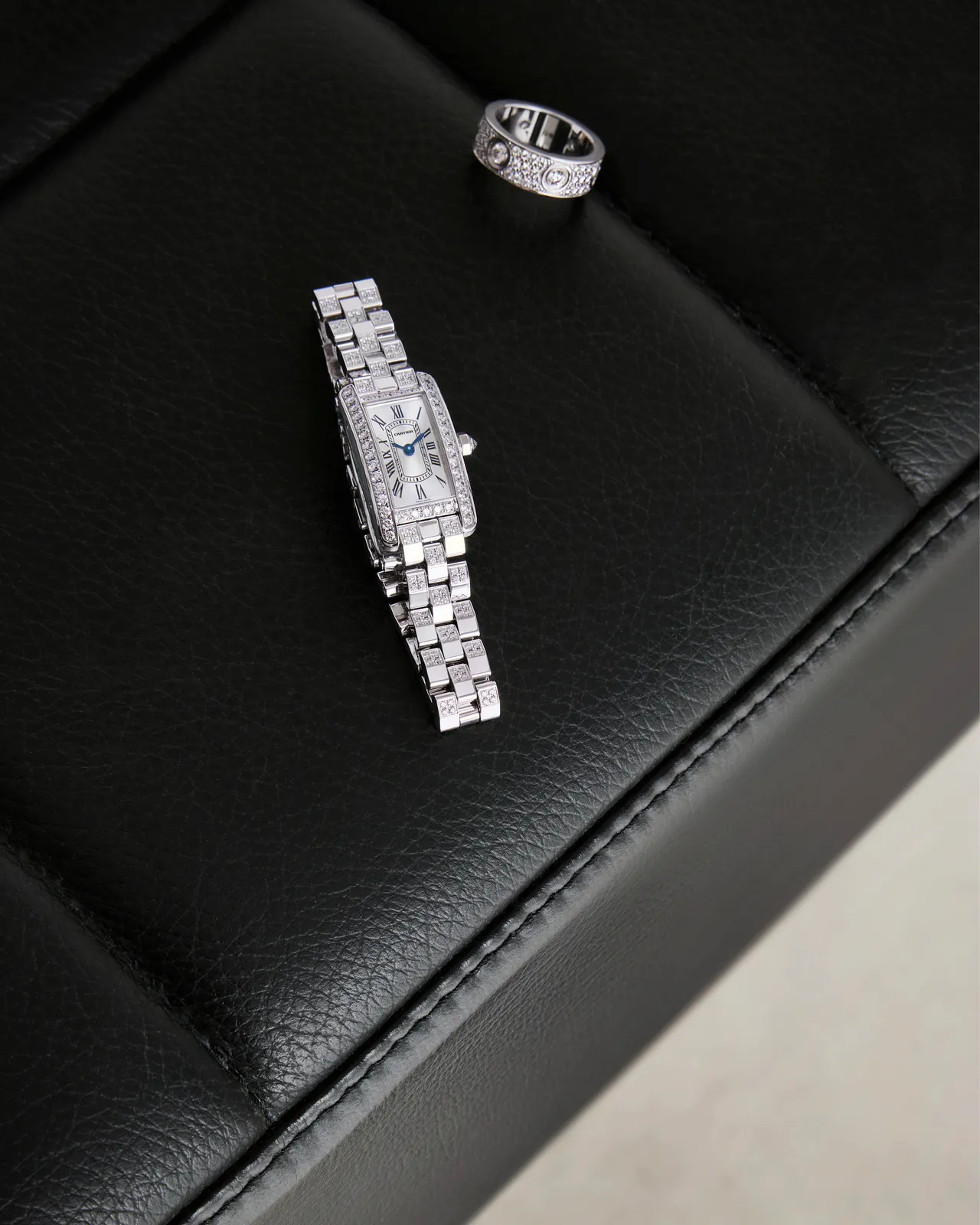 Tank Américaine腕表小型款，35.4*19.4mm，高性能石英机芯，168万元。品牌提供