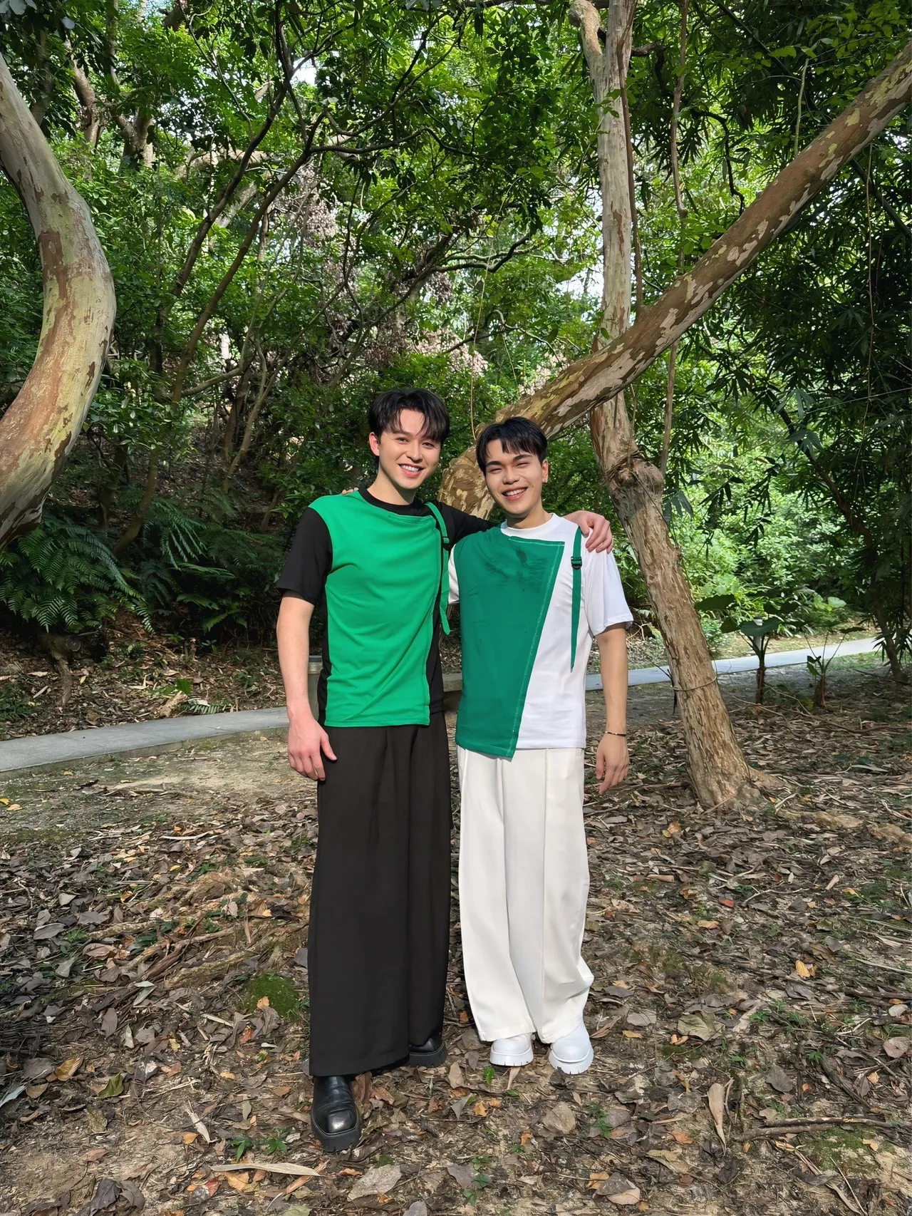 李子森（左）与朱宇青热血对飙中二魂。胜骏娱乐提供