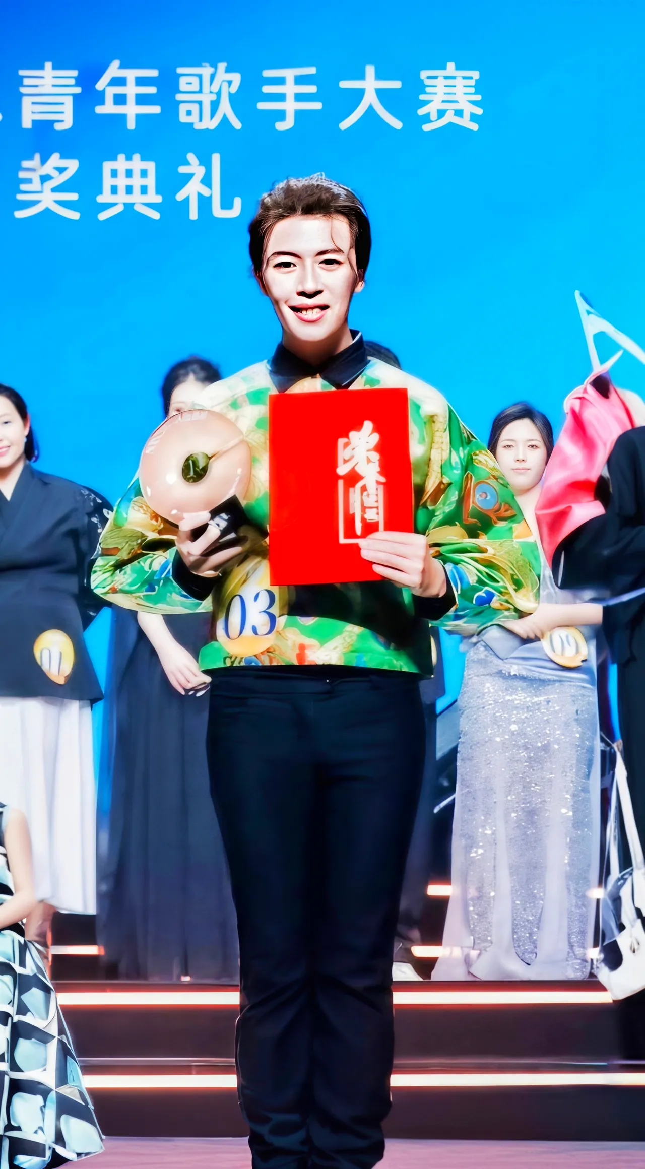 林語菲唱進世界12強，還被封「閩南語歌壇的周深」。菲常動人文創