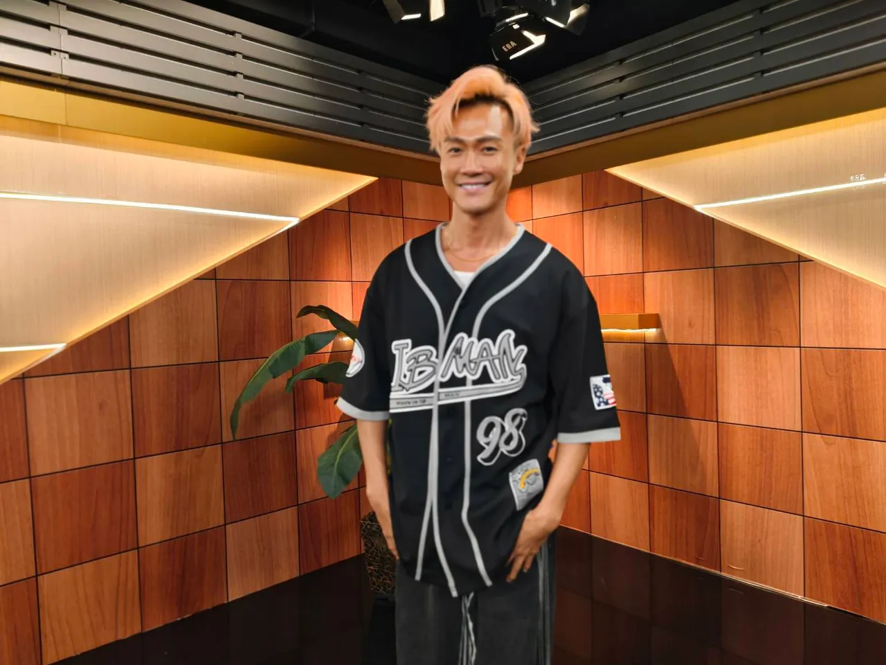 林俊逸近期上节目为演唱会「逸行者」做宣传。年代提供