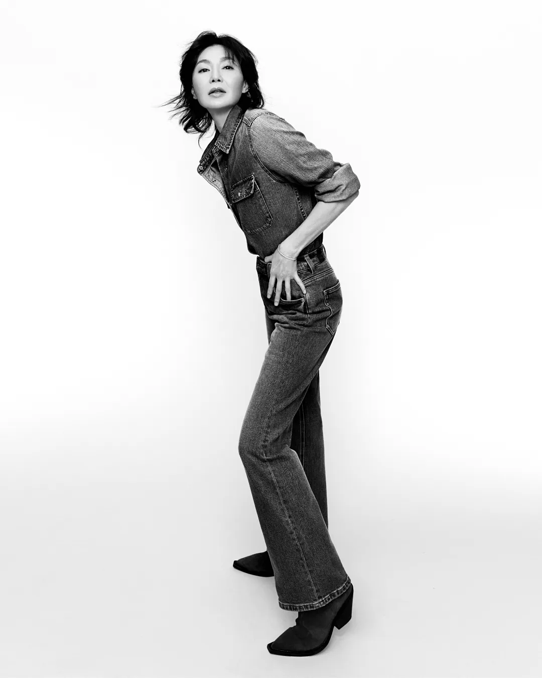 61岁张曼玉近照曝光。翻摄脸书