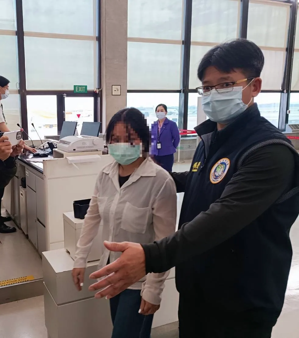 泰女遣送出境。翻摄画面