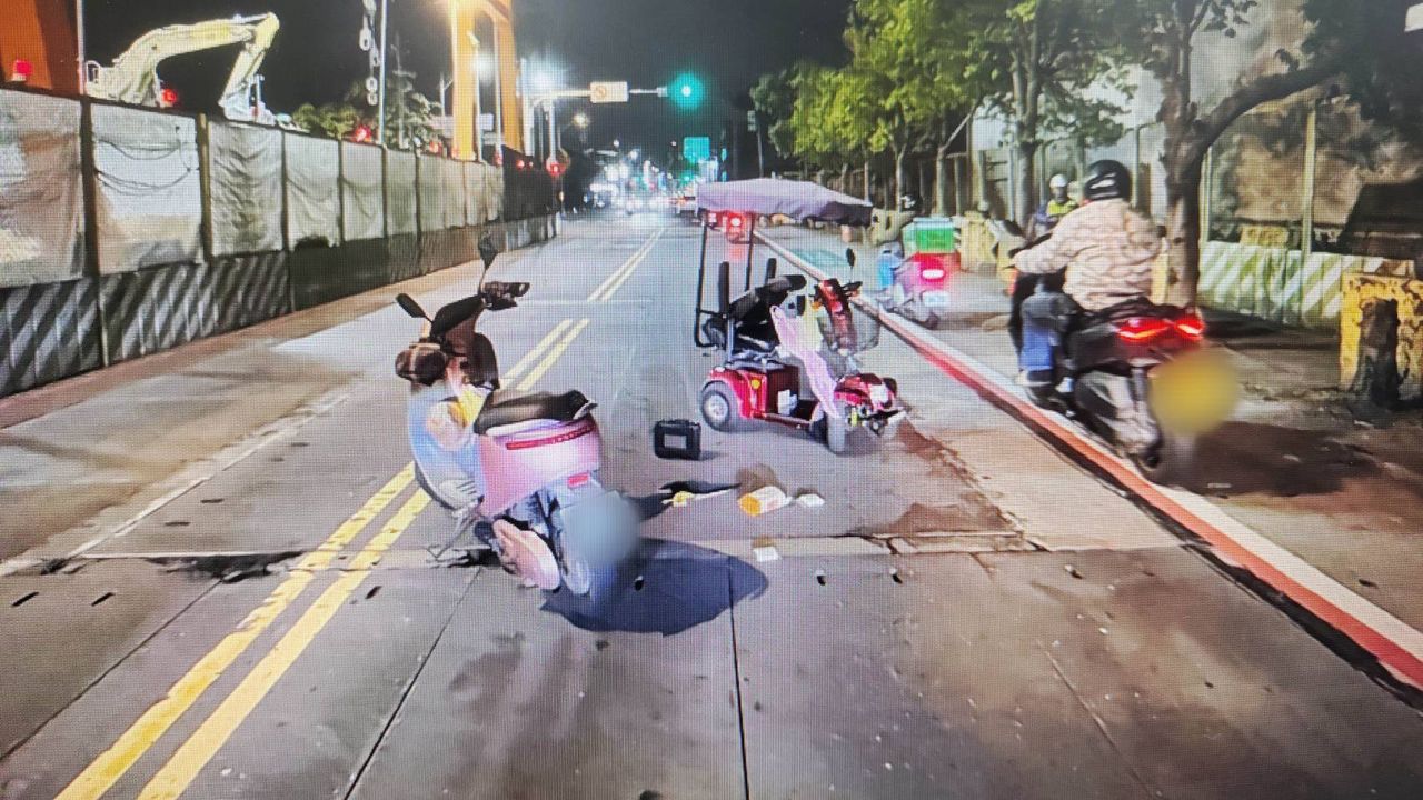 電動代步車突失控偏移 後方機車閃不過衝撞釀1傷