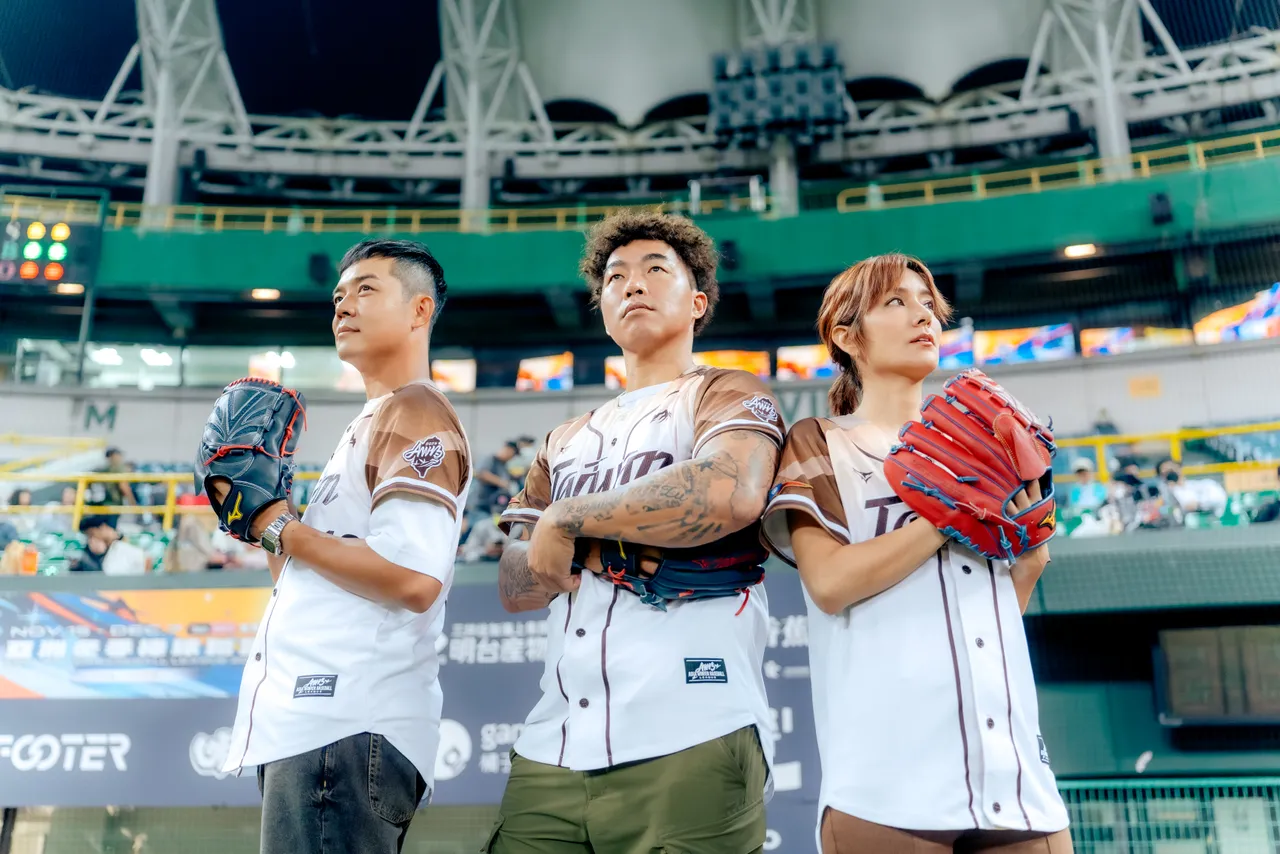 姚元浩（左起）、郭泓志、莎莎等担任开球嘉宾。好看娱乐提供