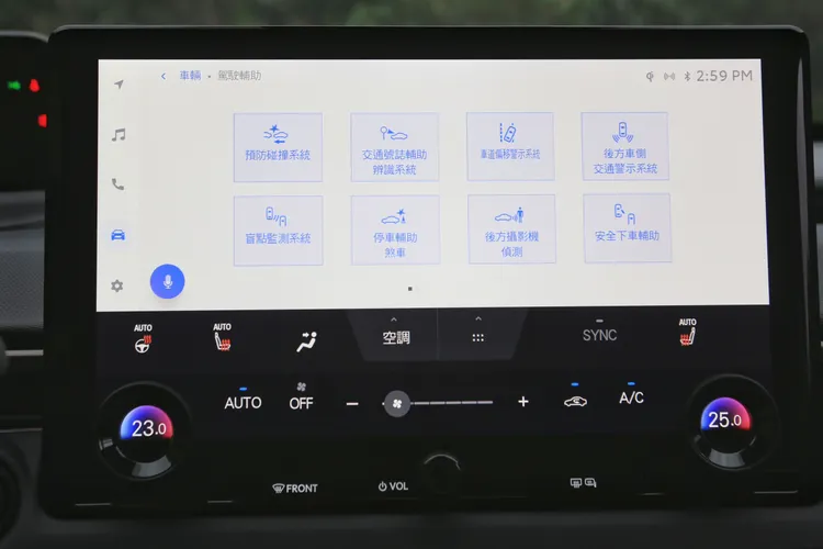 小改款bZ4X搭載Toyota Safety Sense 3.0主動安全系統，包含ACC全速域定速巡航、RSA限速辨識、PKSB防碰撞輔助、SEA安全離座警示等功能，還新增RCTAB後方車側警示附煞車輔助，安全更全面。林浩昇攝
