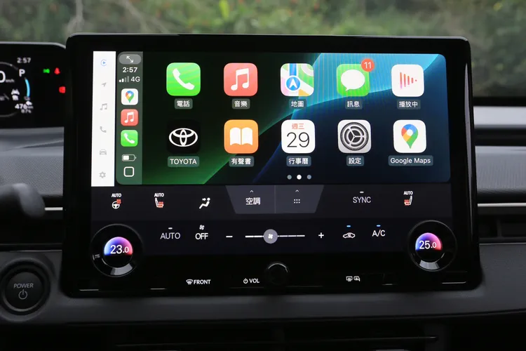 小改款bZ4X以全新14吋中控螢幕取代原有12.3吋規格，除了介面滑順、解析度提升，也包括原廠中文導航系統、無線Apple CarPlay與有線Android Auto功能。林浩昇攝