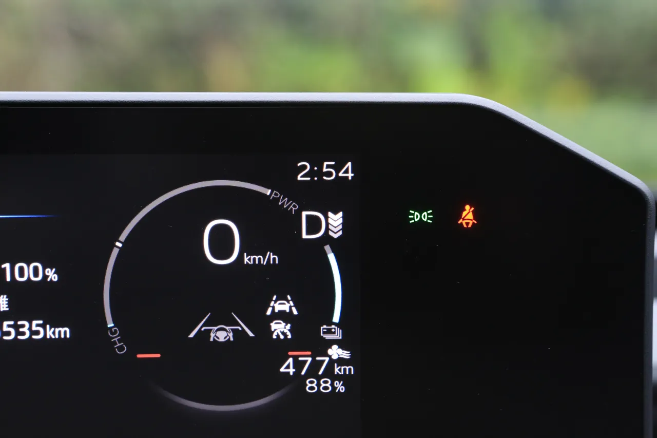 动能回收共有四段可调整，会显示在仪表板上档位指示旁。林浩升摄