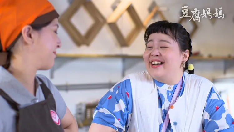 《豆腐妈妈》万珍珍（宫美乐）以青春活力的造型入镜。民视提供