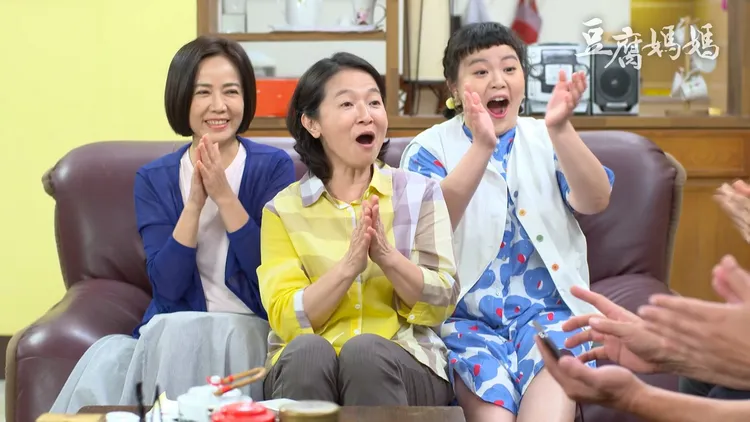 宮美樂為萬珍珍製作代表曲一上線即突破20萬觀看，萬家人合體感謝粉絲支持。民視提供