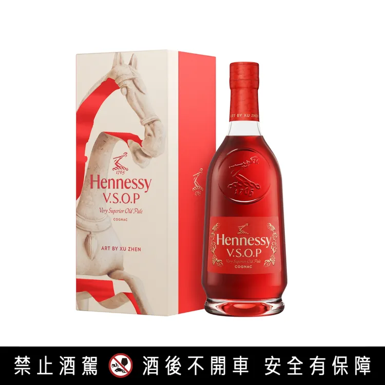 軒尼詩 V.S.O.P 2026 馬年春節限量禮盒，全台限定菸酒及葡萄酒專賣店、家樂福、大全聯、愛買、city’super、7-ELEVEN，建議售價1,595 元。業者提供