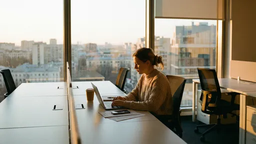 22岁女员工「提早40分钟到公司」　老板没夸奖还把她开除了