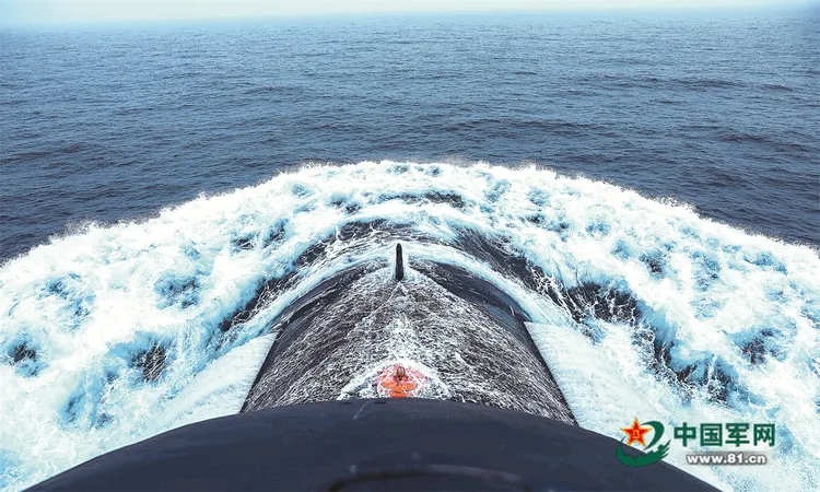 解放軍演訓封鎖台灣重要港口。圖為共軍潛水艇演習。翻攝中國軍網