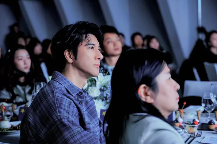 王力宏看著紀錄片忍不住動容。西東音樂提供