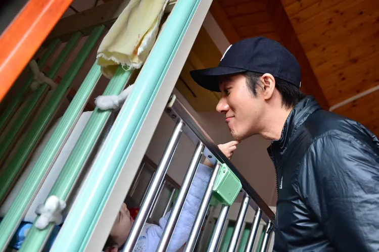 王力宏親自探望，與弱勢兒童近距離關懷。西東音樂提供