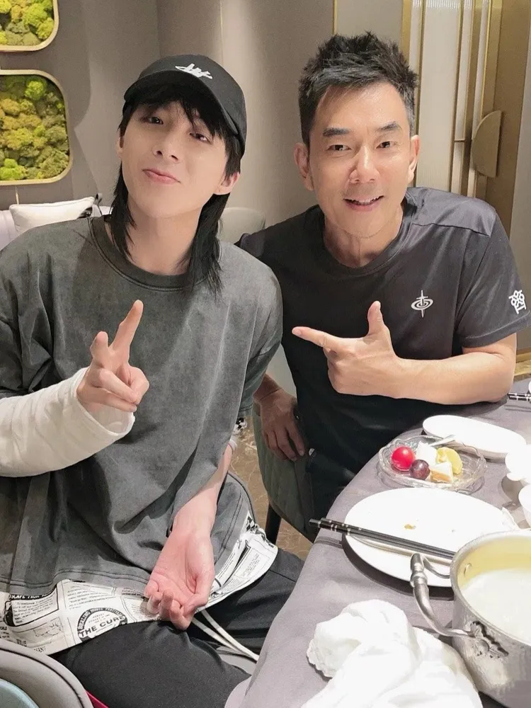 劉宇寧與任賢齊同框，粉絲拱2人再合唱。翻攝劉宇寧微博