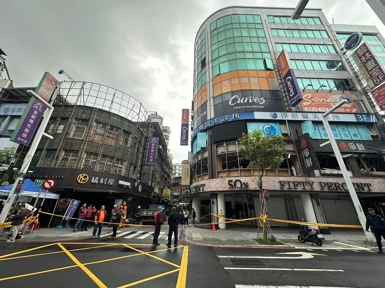 气爆发生在板桥府中商圈，警消获报后已调派人车前往。翻摄黄淑君脸书