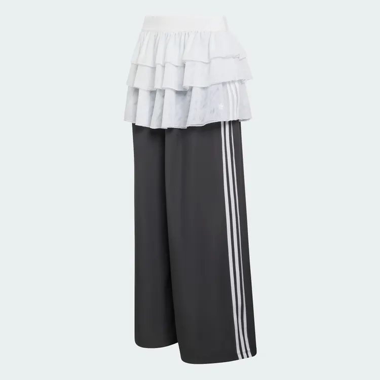 adidas Originals Adiluna系列蕾絲長褲，3690元。品牌提供