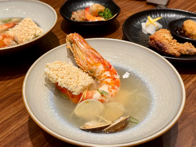 海虎蝦蛤蜊鍋巴湯。莊偉祺攝