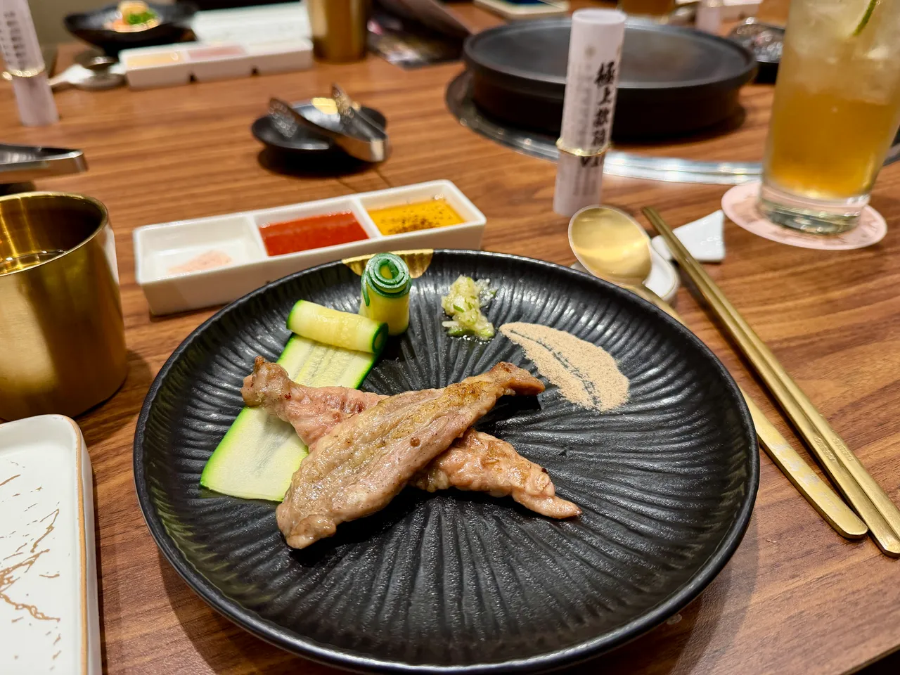 姜满堂VIP包厢职人代烤餐点「BBQ牛横膈膜」。庄伟祺摄