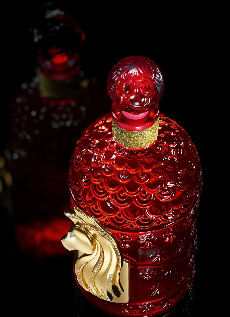 嬌蘭摯紅幸運淡香精奢鑽金馬蜂印瓶，1萬9500元。品牌提供