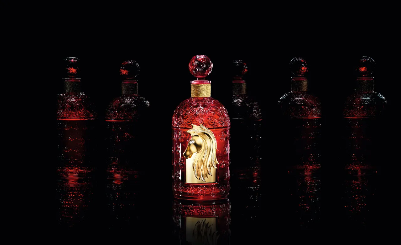 嬌蘭為將到來的農曆金馬年推出摯紅幸運淡香精奢鑽金馬蜂印瓶，台灣僅有限量18瓶。品牌提供