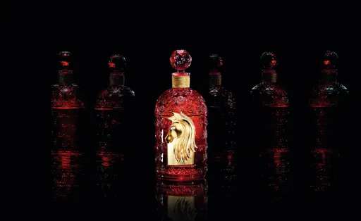 娇兰「金马」奔向2026　限量18瓶蜂印瓶珍藏新年祝福