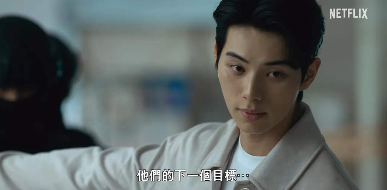 李彩玟剧中变身神秘反派「凡人会」的一员，追击有超能力的人。翻摄YouTube