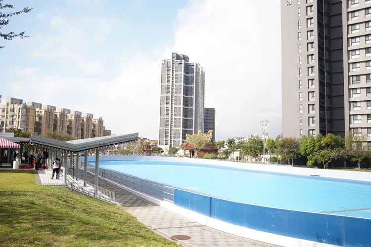 竹北溜冰場地全面提升。新竹縣府提供