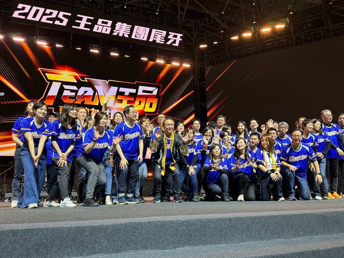 李多慧助陣王品萬人尾牙!明年起薪最高調升10% 店長年薪上看200萬