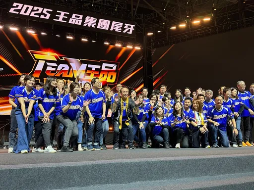 李多慧助阵王品万人尾牙！明年起薪最高调升10%　店长年薪上看200万