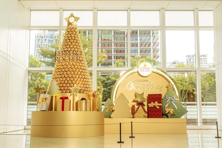 Ferrero Rocher費列羅金莎，於台北101辦公大樓一樓大廳，打造巨型金莎聖誕樹︒業者提供