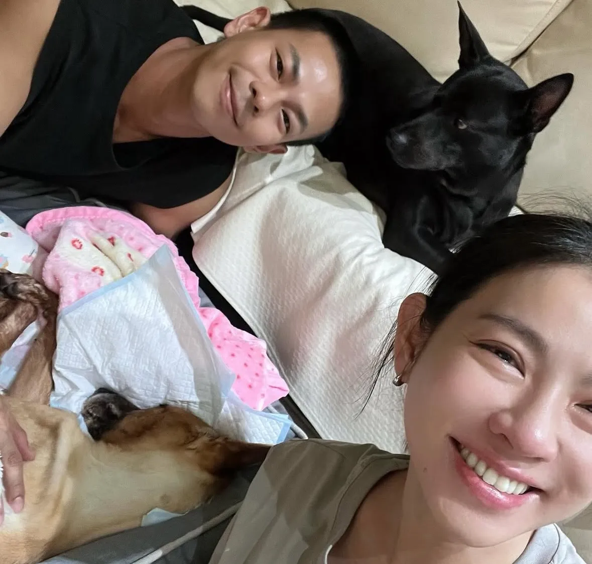 孙绽陪米可白走过失去爱犬的痛，两人感情稳定。翻摄自米可白IG