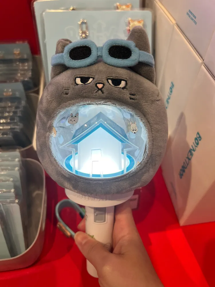 BOYNEXTDOOR手燈及手燈套也買得到。陳薇安攝