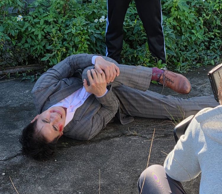 翁家明演大反派成本好高　新衣被剪破洞直呼：不划算