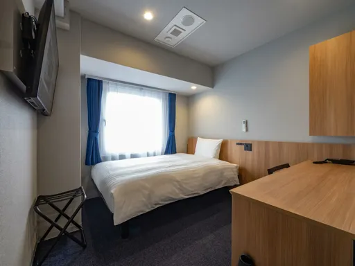 日本連鎖平價旅館試推「客房視訊問診」　適用256種語言