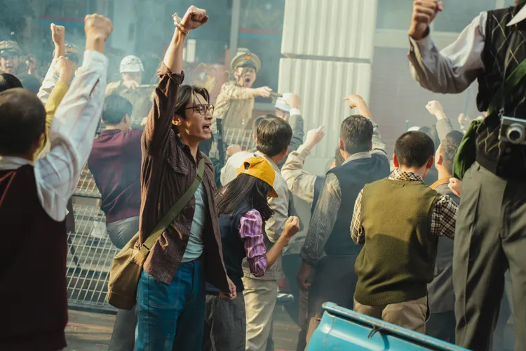 宋柏緯在《那張照片裡的我們》拍攝抗爭大場面，相當震撼人心。瀚草文創GrX STUDIO提供