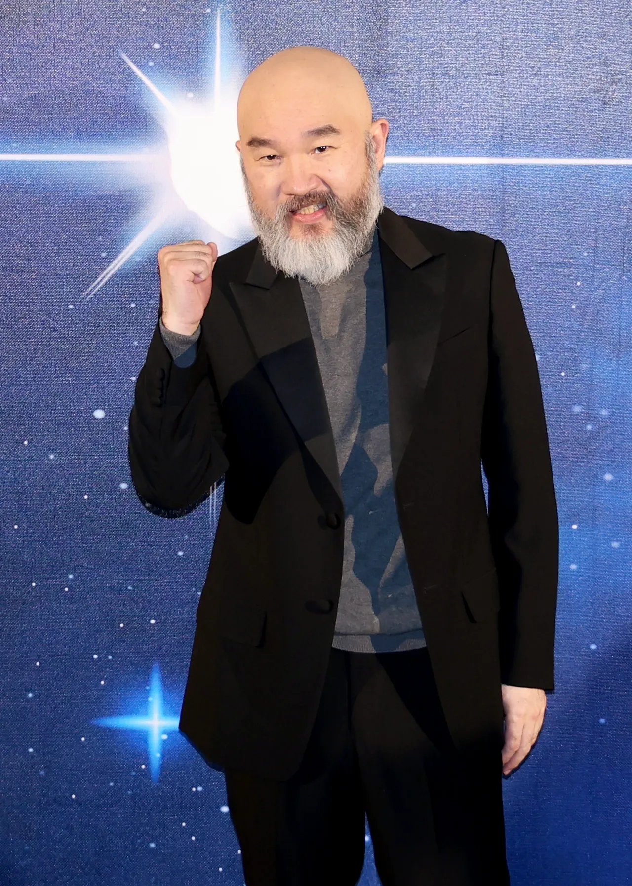 辛龙久违现身，状态依旧。庄宗达摄