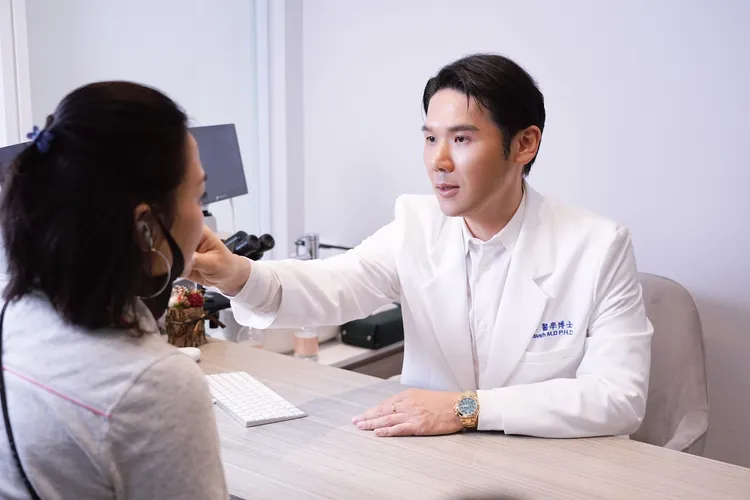 薛博仁認為醫美的角色不在於抹去年齡，而是避免突兀的斷崖式衰老。彭欣偉攝